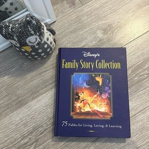 Disney's Family Storybook Collection: 75 Fables for Living, Loving, and Learning